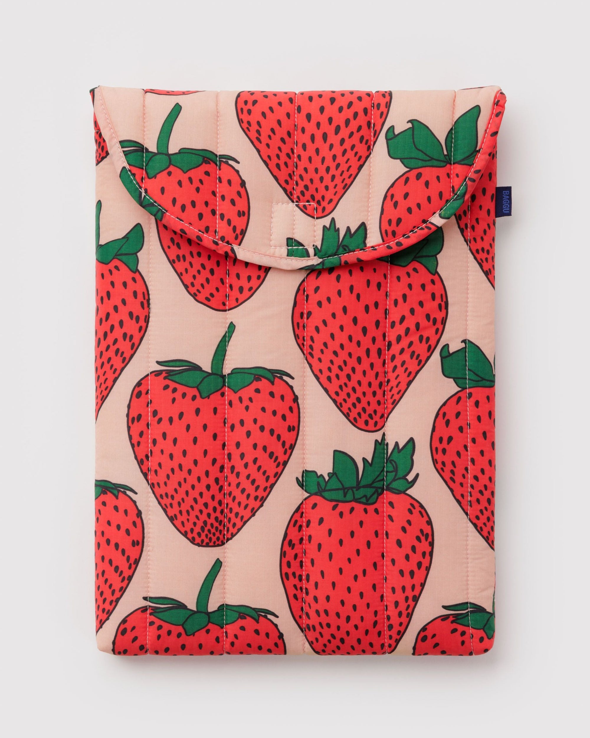 Baggu puffy laptop sleeve 16 inch in Strawberry