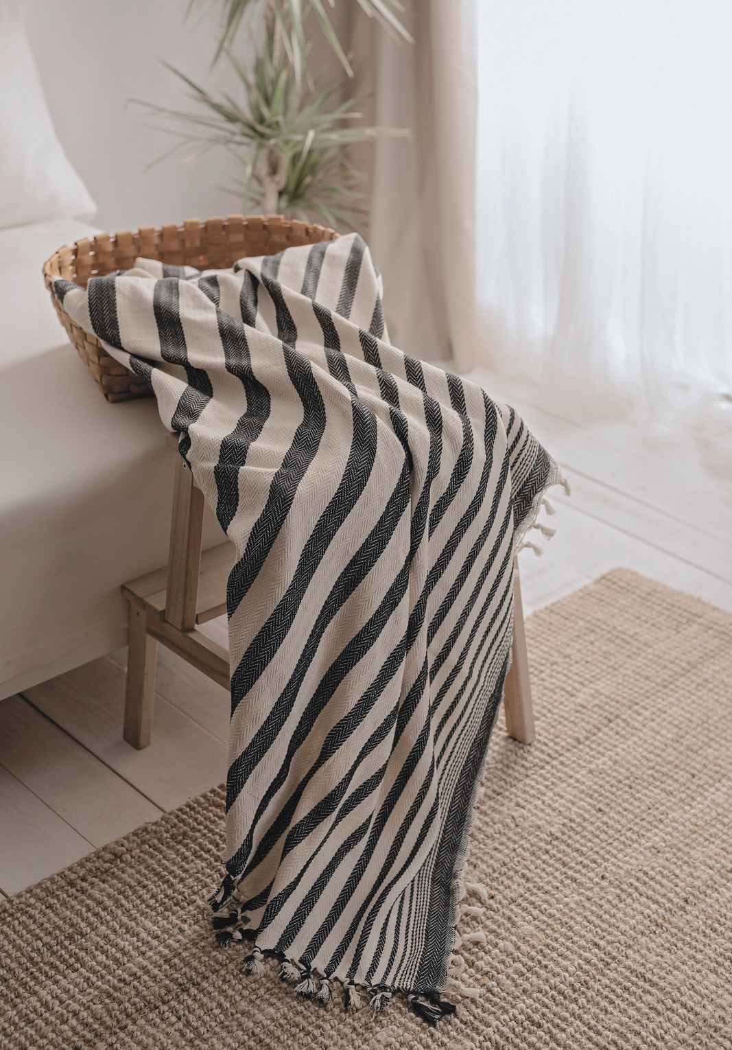 Black Striped Cream Throw blanket & Bedspread