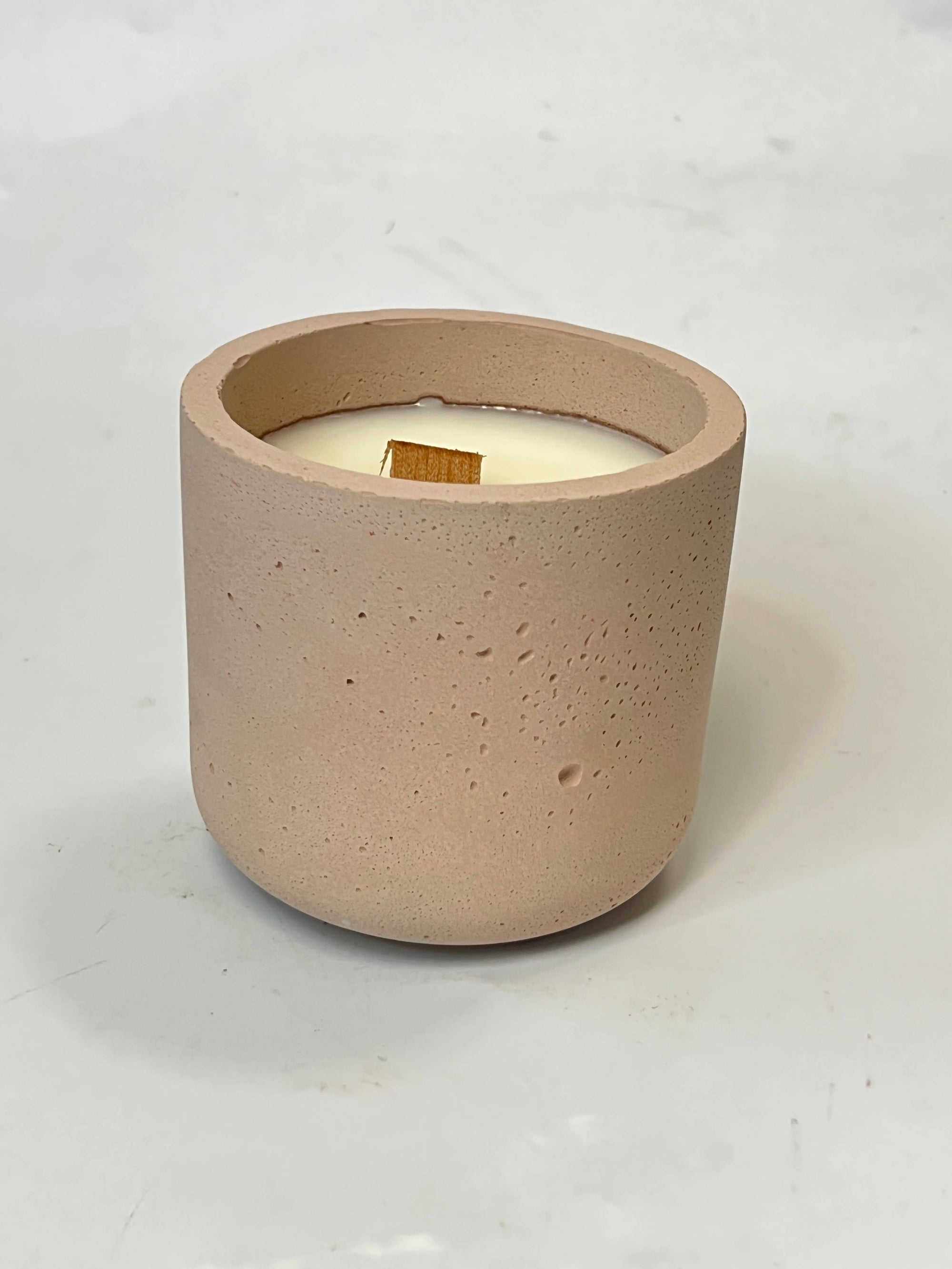 6oz Coconut Apricots Candle l Mildly Scented Slow-burn