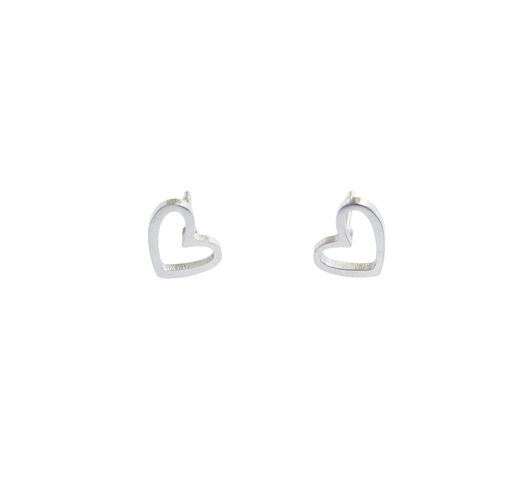 Bambu Grace | Heart Studs