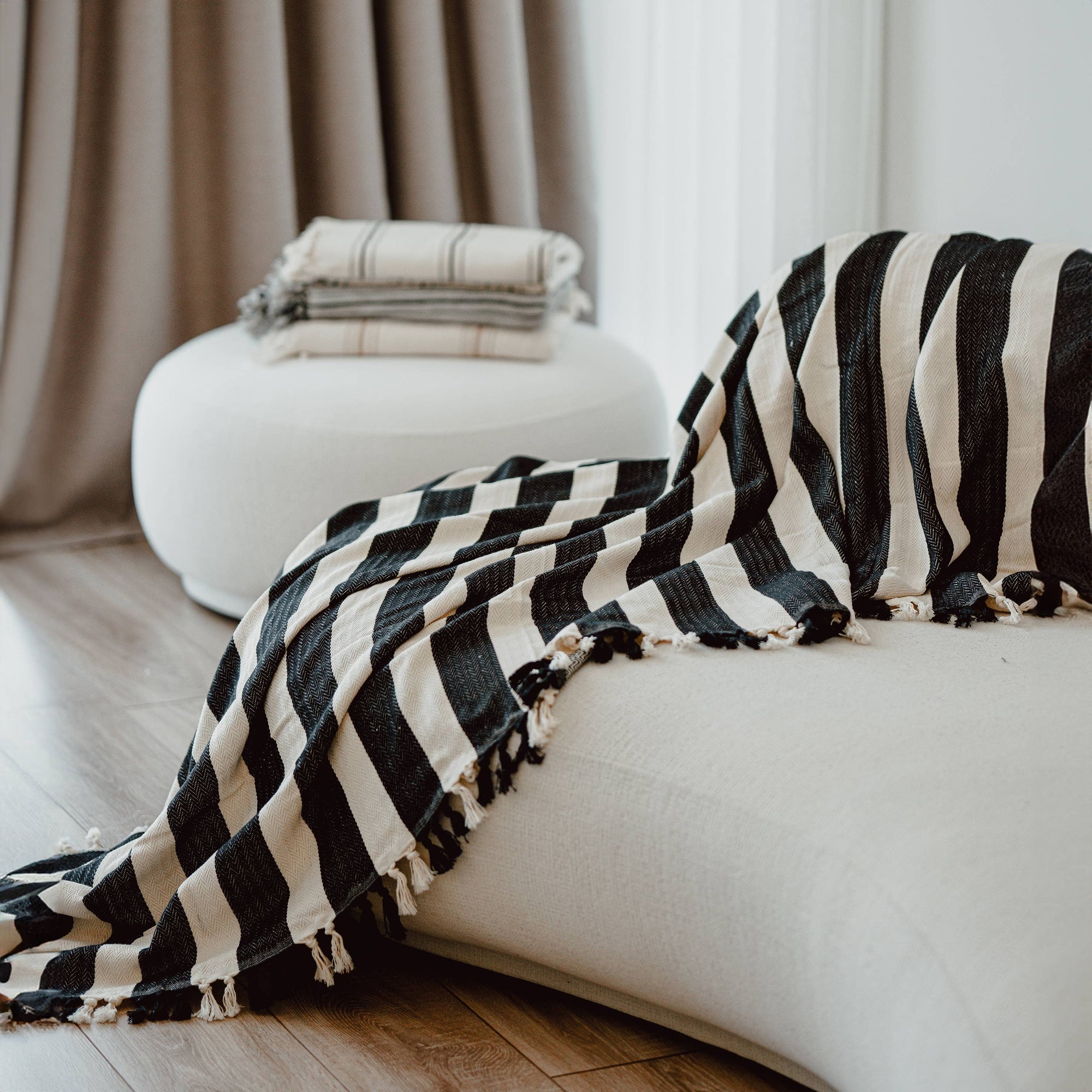 Black Striped Cream Throw blanket & Bedspread