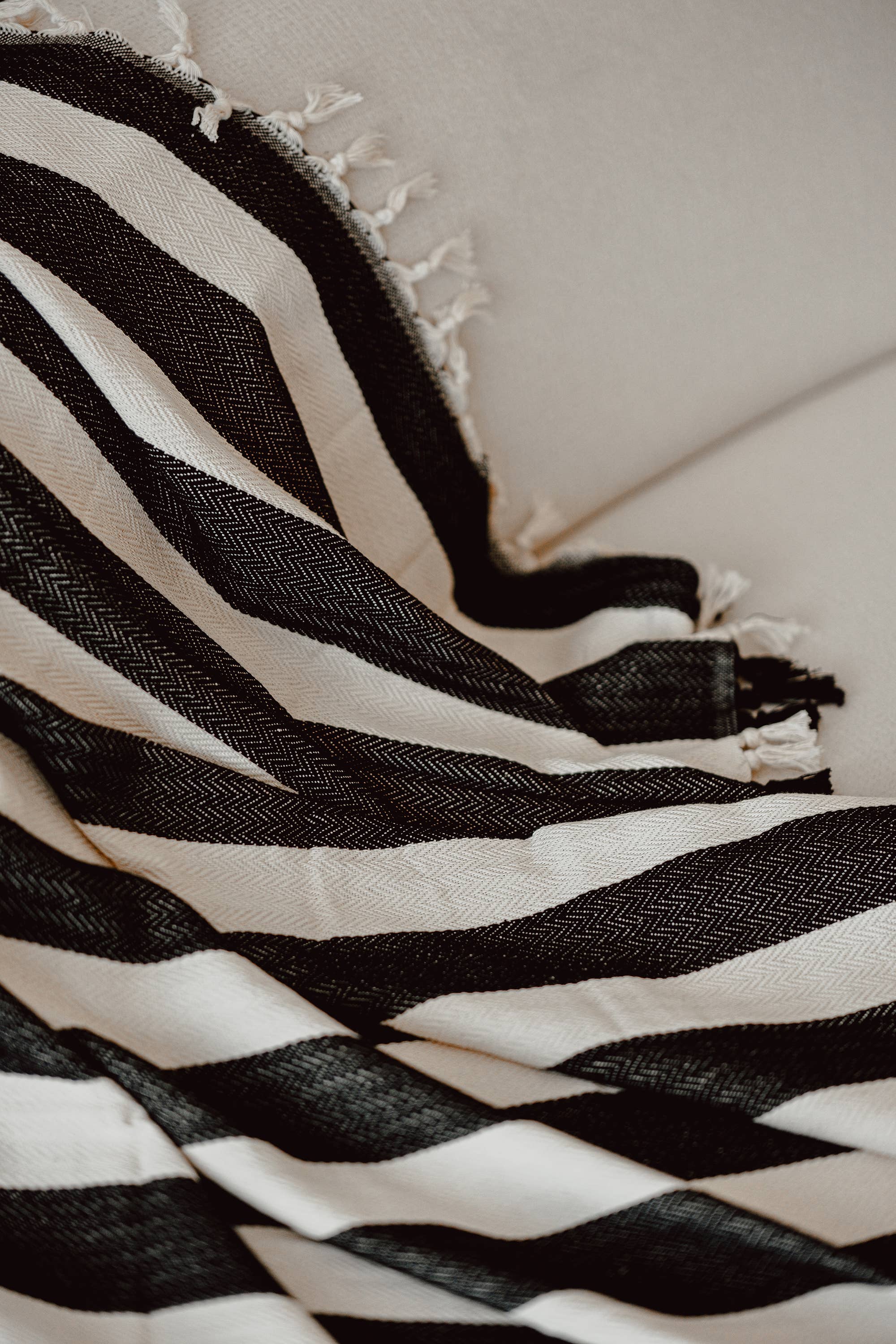 Black Striped Cream Throw blanket & Bedspread